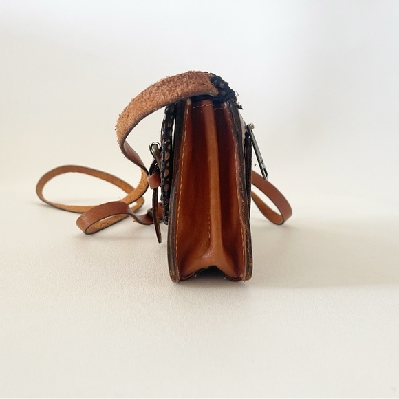 Patricia Nash Bag Torri Tooled Leather Clutch Convertible Crossbody Floral Tan - Picture 4 of 15